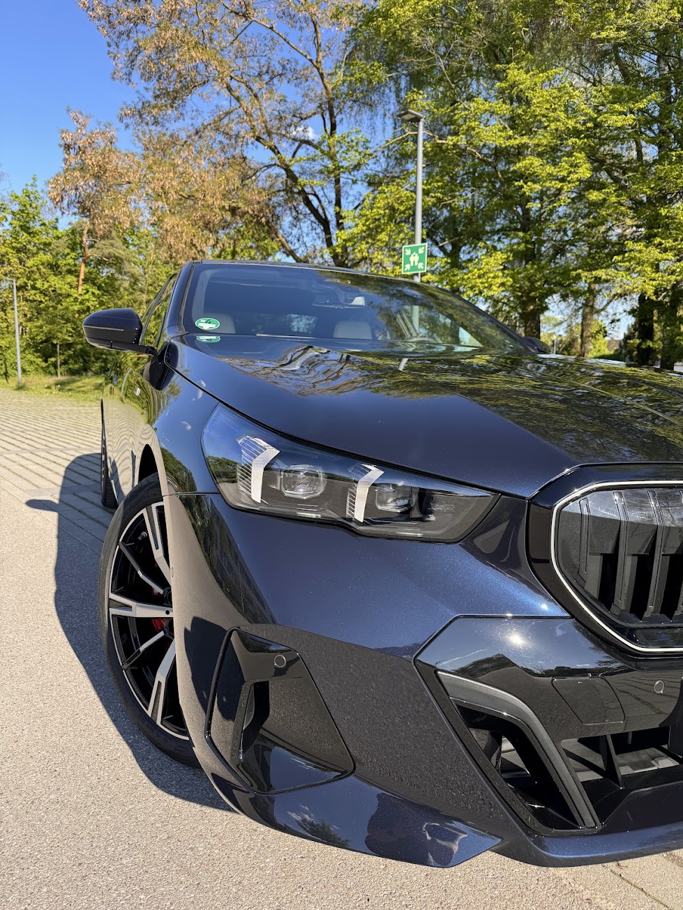 BMW i5 eDrive40 M Sport in Carbonschwarz